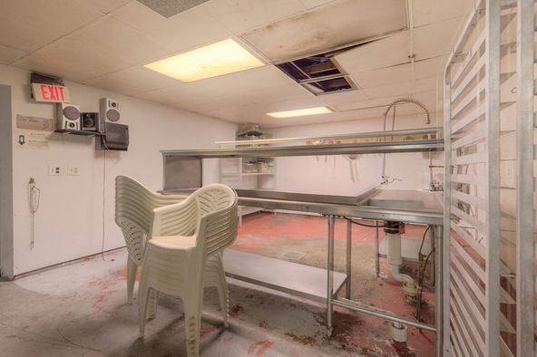 Restaurant With High Visibility: 1330 N Woodland Blvd, Deland, FL 32720